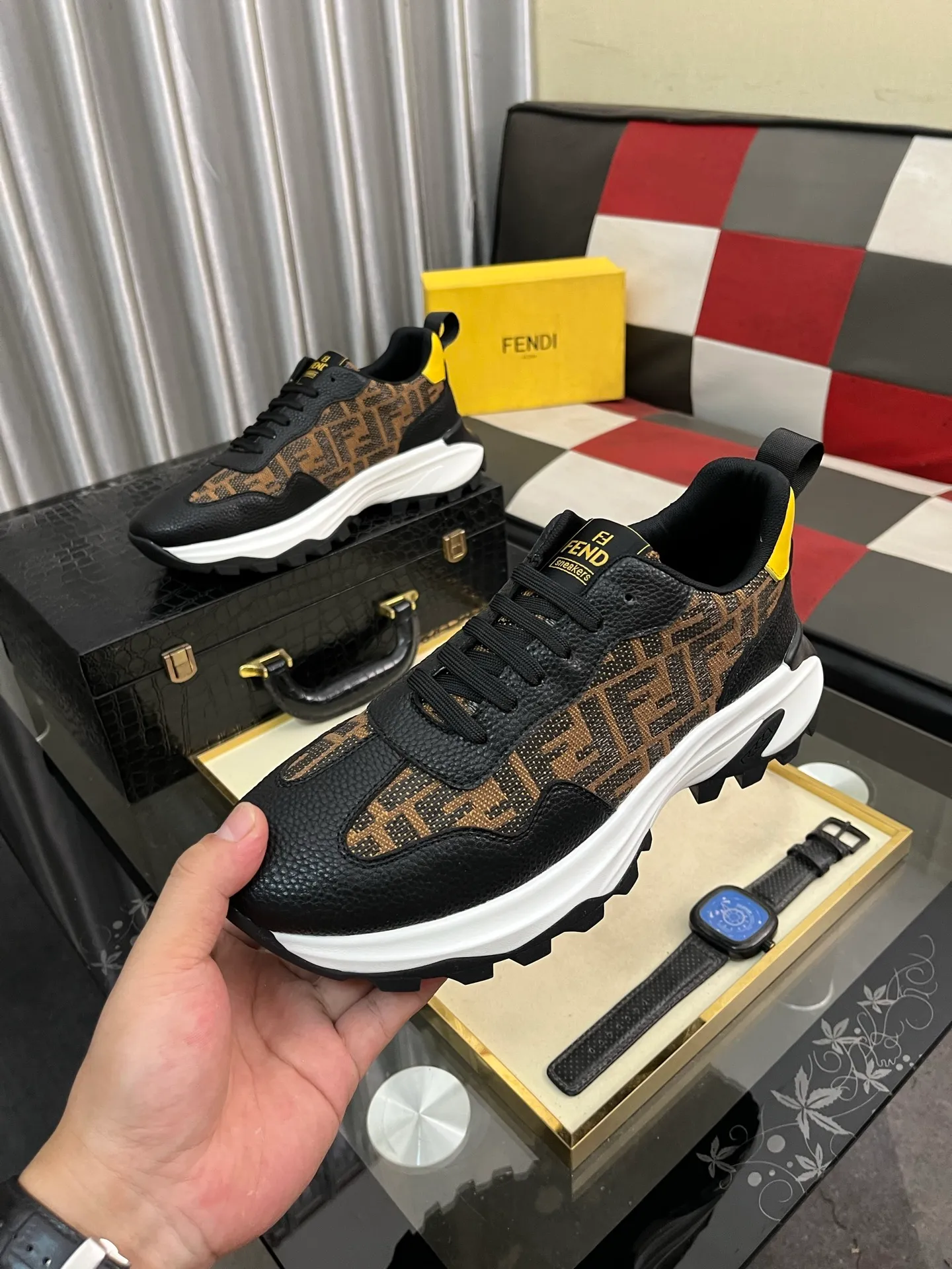Men's Men's Shoes💰458⌚️⌚️[FENDI] Fendi's classic and comfortable men's, this complex sneaker is made of soft calfskin➕genuine leather lining➕original ultra-light rubber material with rough outsole. This unique light style is suitable for the casual and refined sensibility of this season. It is comfortable and natural on the feet. It is an everyday style for casual travel in autumn and winter! Code number: 38-443️⃣Colors available